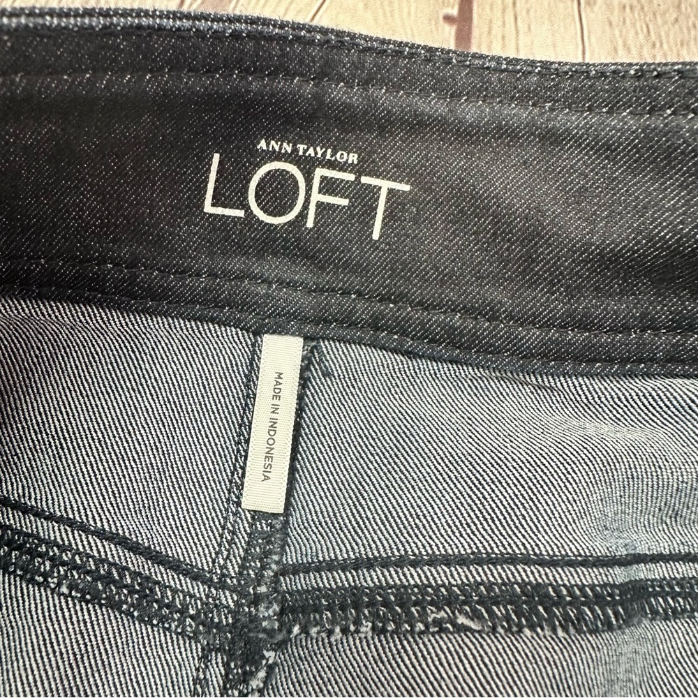 LOFT Dark wash denim Pencil Skirt womens 6 knee legnth minimalist preppy office - Picture 5 of 7